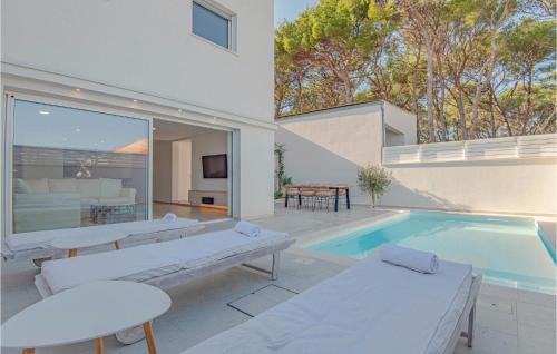 Фотография гостевого дома Beautiful home in Zablace with Outdoor swimming pool and 3 Bedrooms