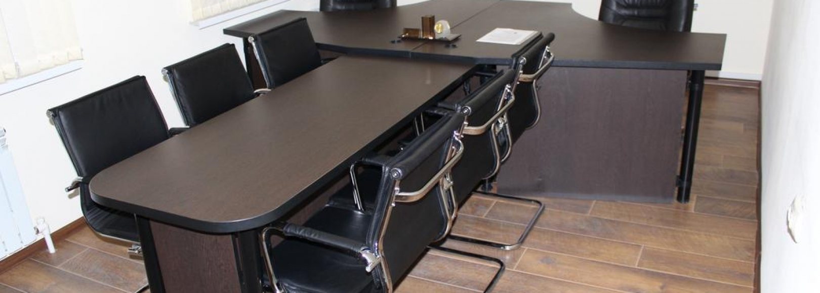 Фотография комнаты для переговоров Источник