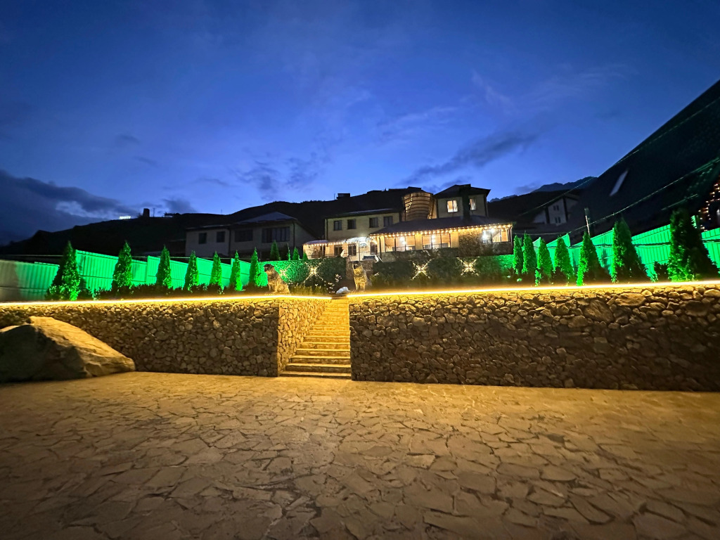 Фотография Коттеджа Частный Дом в горах Вeрхний Фиагдoн с баней и бассейном