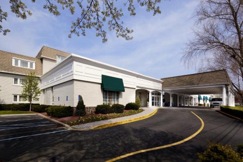 Фотография гостиницы Clinton Inn Hotel Tenafly