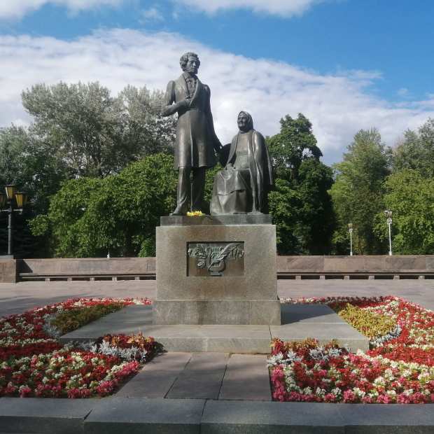 Фотография памятника Памятник Пушкин и крестьянка