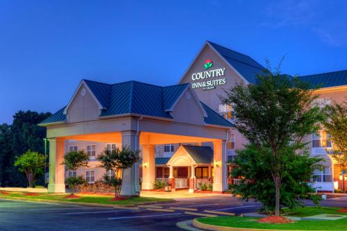 Фотография гостиницы Country Inn & Suites by Radisson, Chester, VA