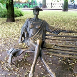 Фотография Памятник Незнакомка