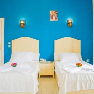 Фотография гостиницы Crown Hotel