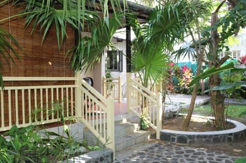 Фотография гостевого дома 2 bedrooms house with terrace at Blue Bay