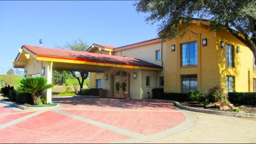 Фотография гостиницы OYO Hotel Nacogdoches South