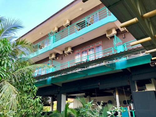 Фотография гостиницы River Dolphin Hotel