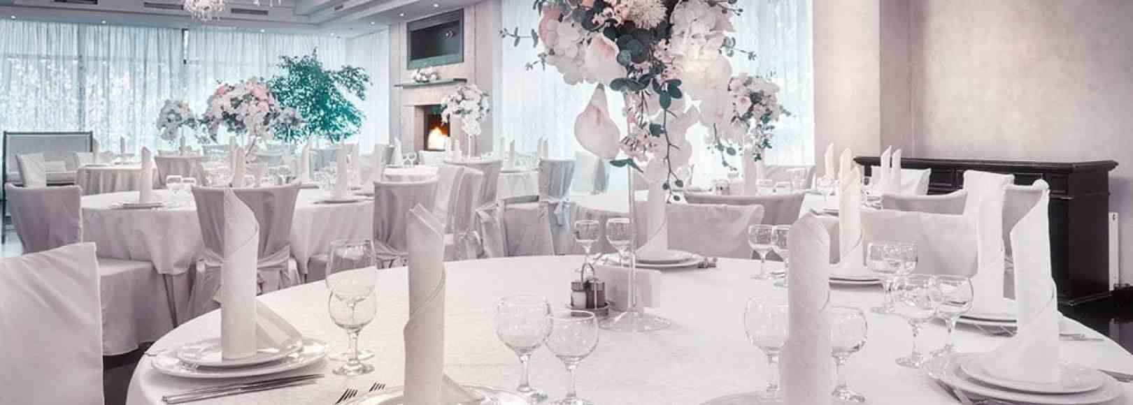 Фотография банкетного зала Каминный зал Ресторана Времена года