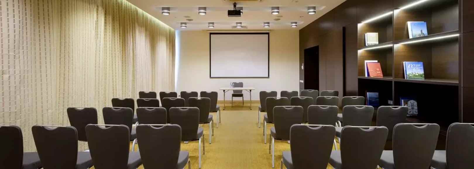 Фотография конференц-зала Астрахань