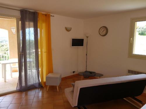 Фотография гостевого дома Maison de 2 chambres avec jardin clos et wifi a Propriano a 1 km de la plage