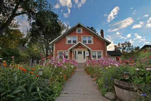 Фотография мини отеля Robins Nest Bed & Breakfast