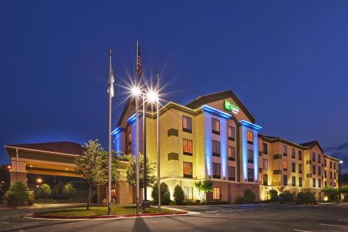 Фотография гостиницы Holiday Inn Express Hotel & Suites McAlester, an IHG Hotel