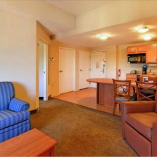 Фотографии гостиницы
Candlewood Suites Pearl, an IHG Hotel