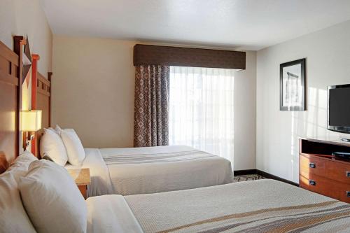 Фотографии гостиницы 
            Best Western Plus Riverfront Hotel and Suites