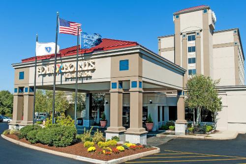 Фотография гостиницы Four Points by Sheraton Boston Logan Airport Revere