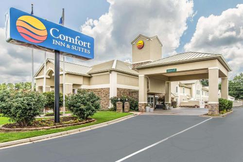 Фотография гостиницы Comfort Inn & Suites Greenwood near University
