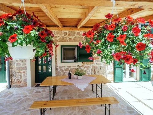 Фотография гостевого дома Stone house near river canyon, beautiful covered terrace, great mountains view