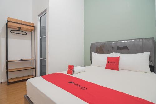 Фотография гостевого дома RedDoorz near Hang Nadim Batam Airport
