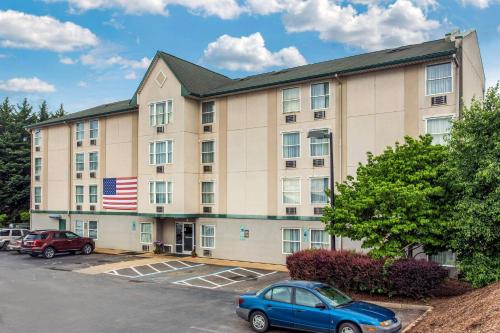 Фотография гостиницы Rodeway Inn & Suites near Outlet Mall - Asheville