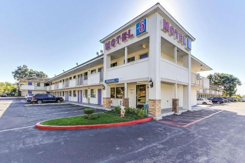 Фотография гостиницы Motel 6-Fremont, CA - South