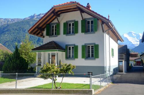 Фотография гостевого дома Jungfrau Family Holiday Home