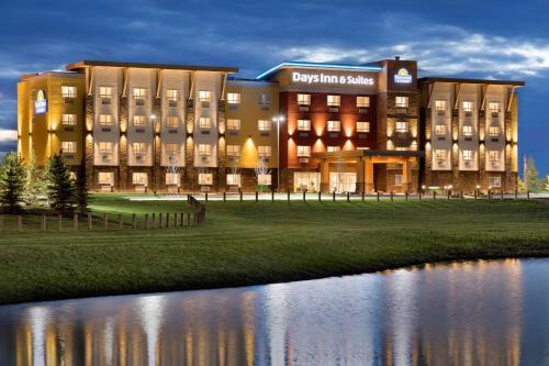 Фотография гостиницы Days Inn & Suites by Wyndham Airdrie