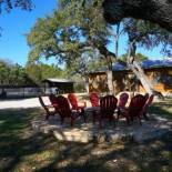 Фотография гостевого дома Wimberley Log Cabins Resort and Suites- Reunion Cabin