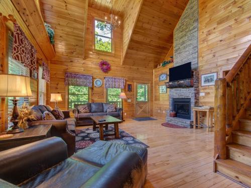 Фотография гостевого дома Makin Memories, 2 Bedrooms, Sleeps 6, Arcade, Pool Table, Jetted Tub