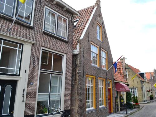 Фотография гостевого дома Listed 1777 building with whirlpool in historical Enkhuizen