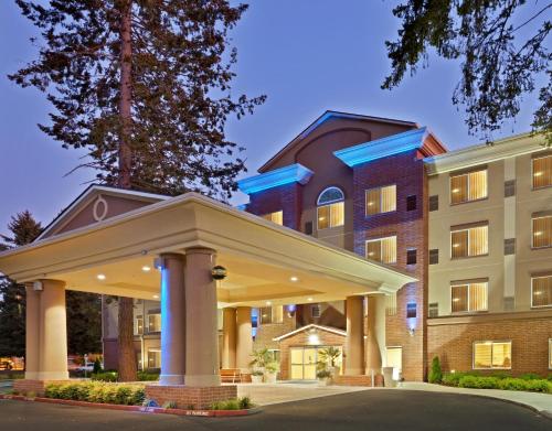 Фотография гостиницы Holiday Inn Express Hotel & Suites Lacey, an IHG Hotel