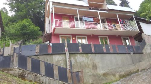 Фотографии гостевого дома
Svanian House