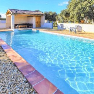 Фотография гостевого дома Amazing home in Mazan with Outdoor swimming pool and 4 Bedrooms