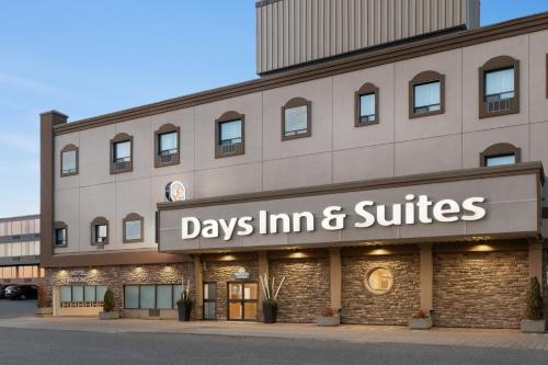 Фотография гостиницы Days Inn & Suites by Wyndham Sault Ste. Marie ON