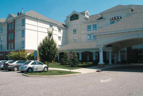 Фотография гостиницы La Quinta by Wyndham Islip - MacArthur Airport