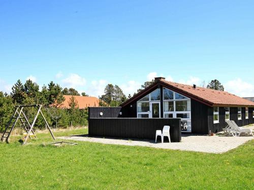 Фотографии гостевого дома
Three-Bedroom Holiday home in Blåvand 87