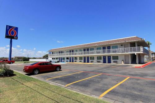 Фотография гостиницы Motel 6-Corpus Christi, TX - East - North Padre Island