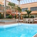 Фотография гостиницы Travelodge by Wyndham Winnipeg East