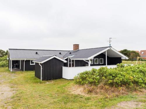 Фотография гостевого дома Holiday home Hvide Sande LII