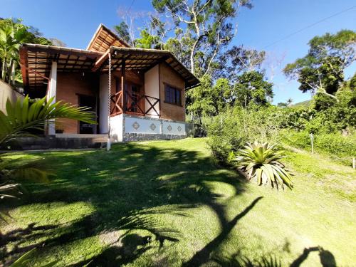 Фотография гостевого дома Chalé com cachoeira , próximo ao centro lumiar