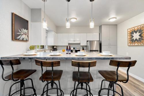 Фотография гостевого дома Gorgeous Condo in the Heart of Old Town