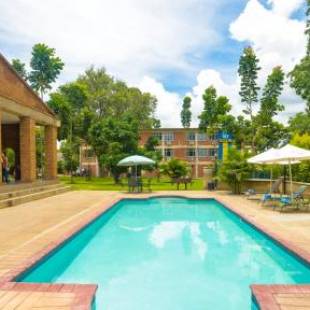 Фотографии гостиницы 
            N1 Hotel & Campsite Victoria Falls