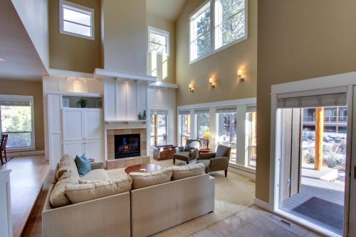 Фотография гостевого дома River Wild at Mt. Bachelor Village