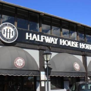 Фотография гостиницы Halfway House Hotel