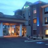 Фотография гостиницы Holiday Inn Express and Suites - Bradford, an IHG Hotel