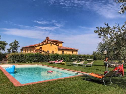 Фотография гостевого дома Charming Holiday Home in Tuscany with Swimming Pool