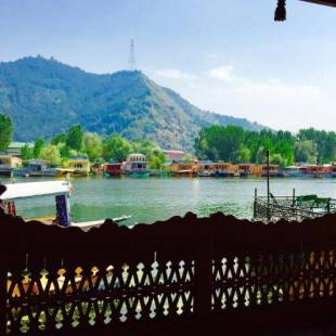 Фотографии гостиницы 
            New Sea Palace Houseboats