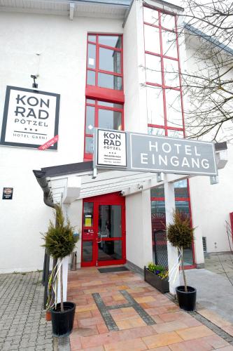 Фотографии гостиницы 
            Hotel KonradP Holzkirchen