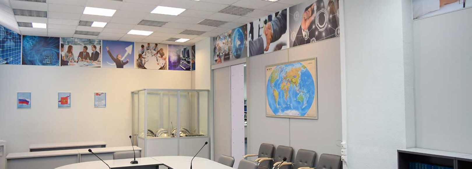 Фотография конференц-зала Малый зал Пермской краевой библиотеки имени А. М. Горького