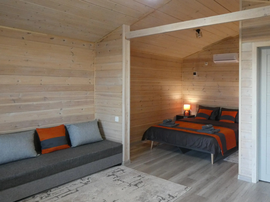 Фотография Коттеджа Частный Дом 8 с Двуспальной Кроватью