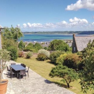 Фотография гостевого дома Stunning home in Perros-Guirrec with WiFi and 4 Bedrooms